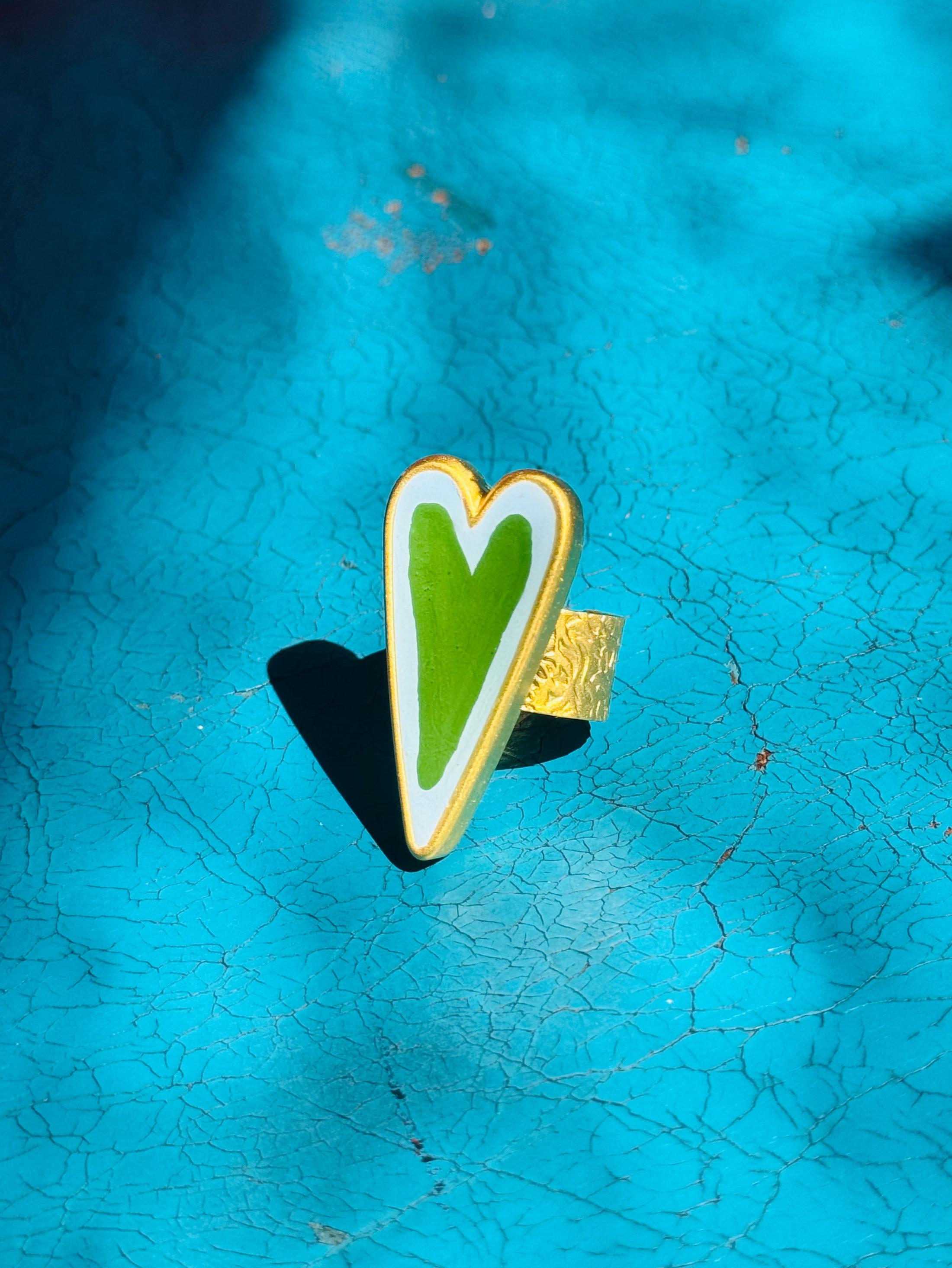 Medium Heart Ring Gold