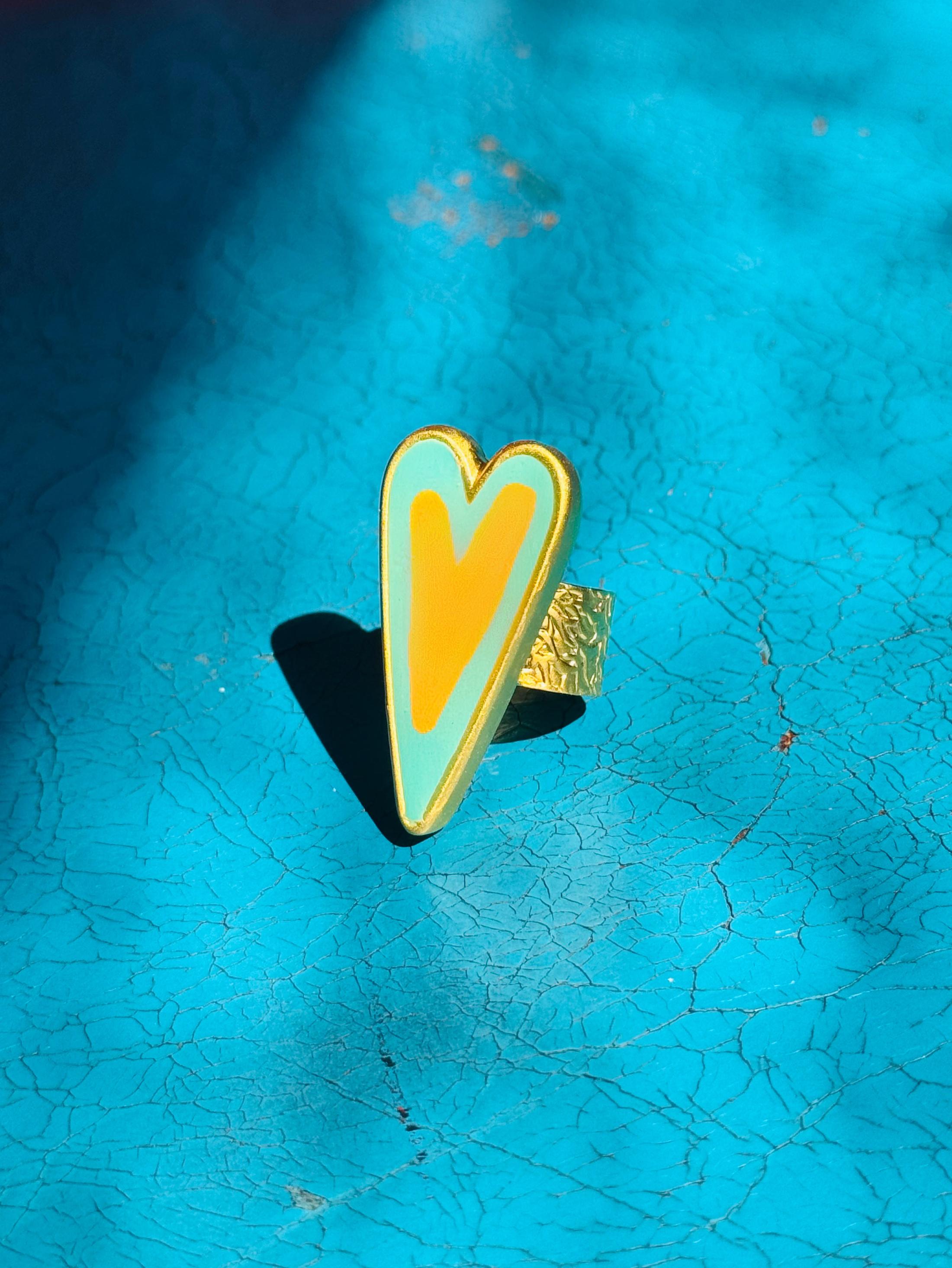 Medium Heart Ring Gold