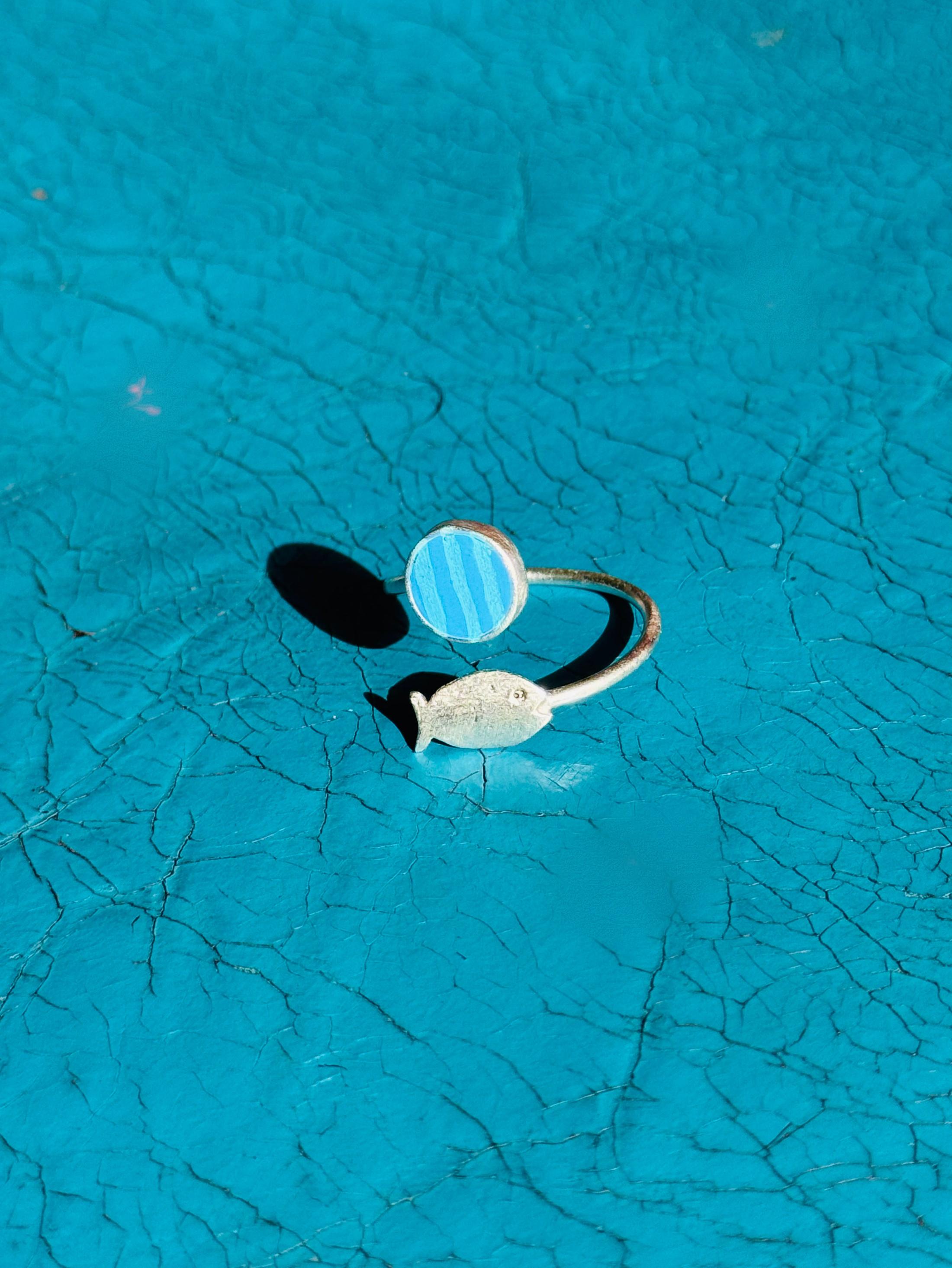 Teeny Fish Ring Silver